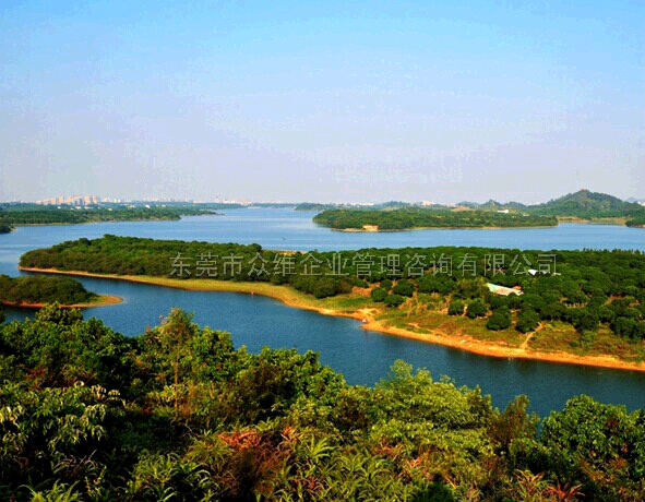 東莞松山湖野戰(zhàn)松湖花?；?  height=
